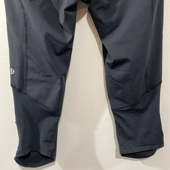 Lululemon Crop Legging Mesh Knee Black with White Striped Details 6 - Picture 6 of 16